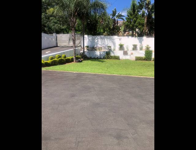 400M² LODGE FOR SALE IN PARK HILL